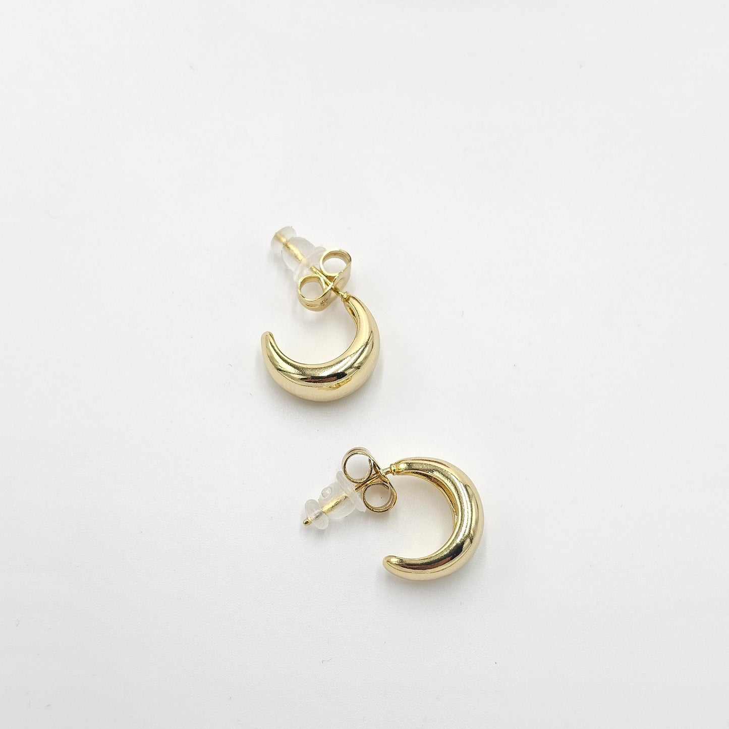 plain earring. size small