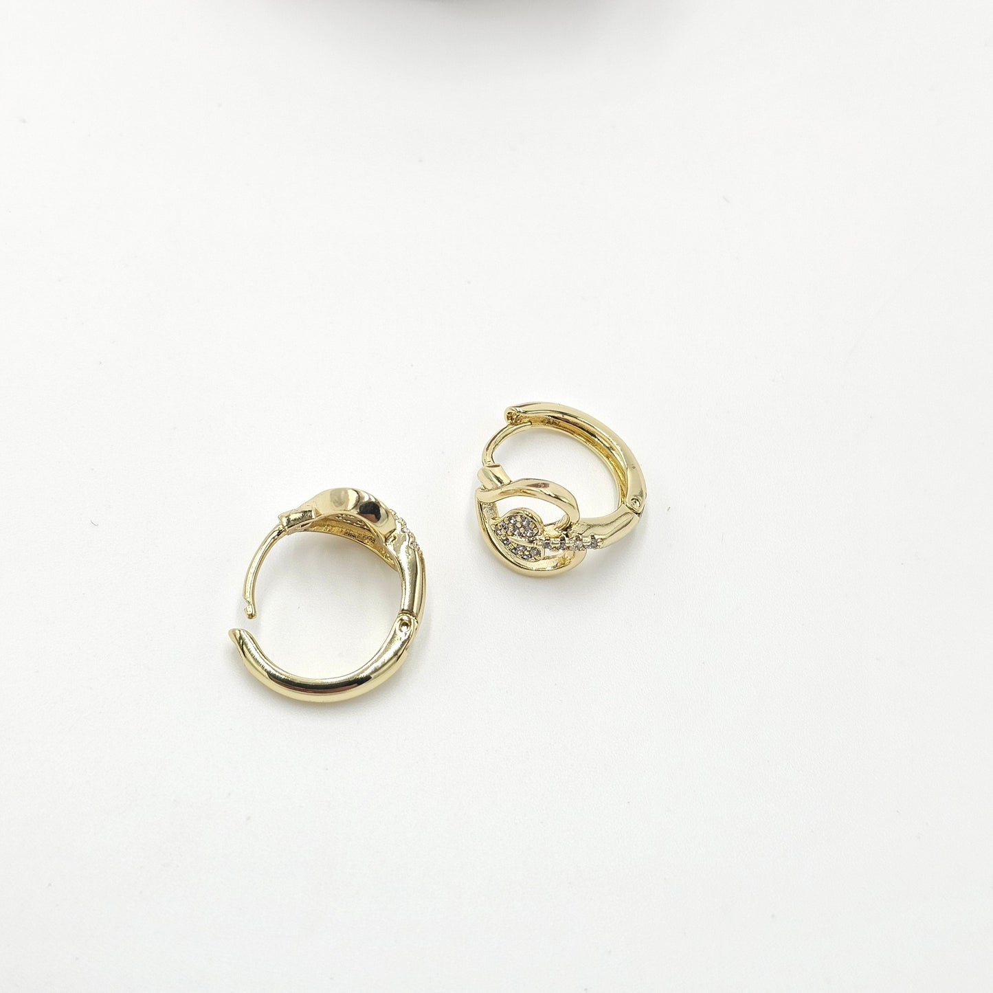 leaf earring. size small.