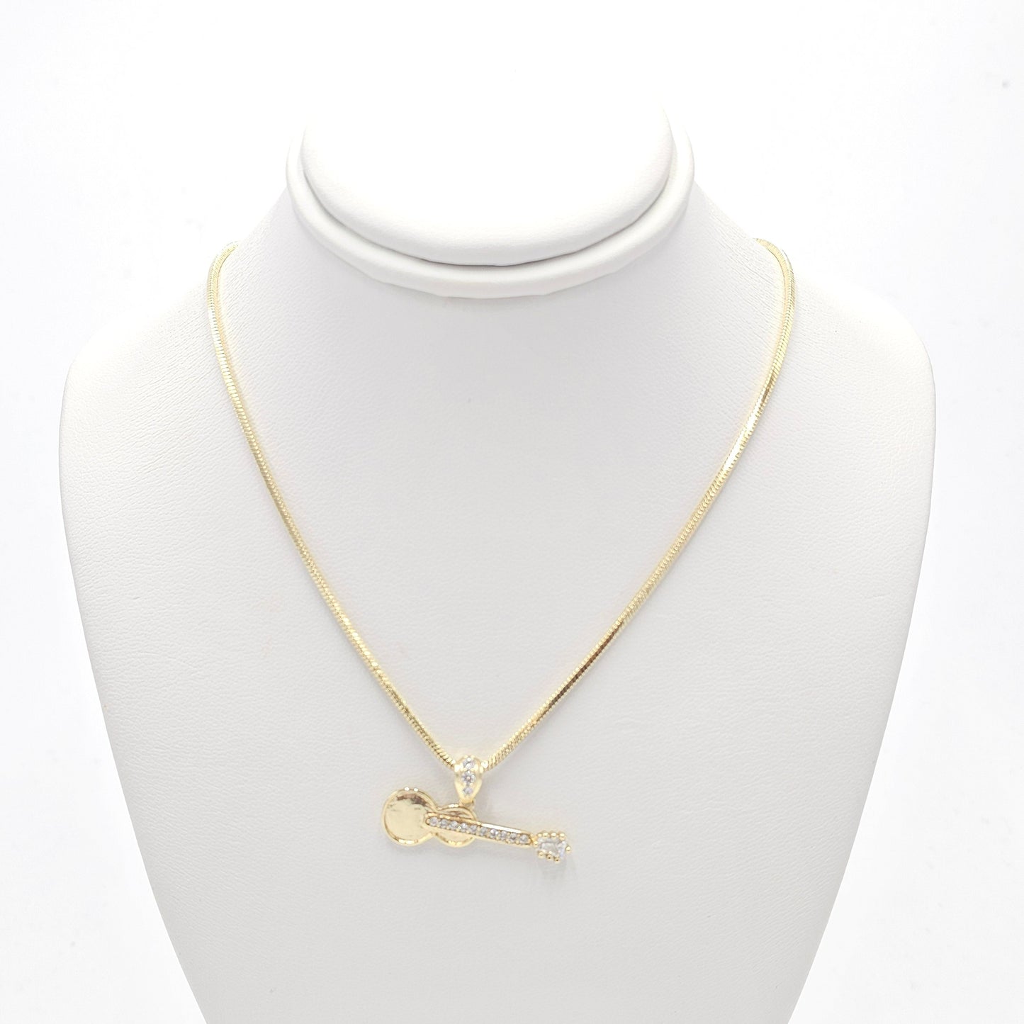 guitar pendant and chain. size 45 cm