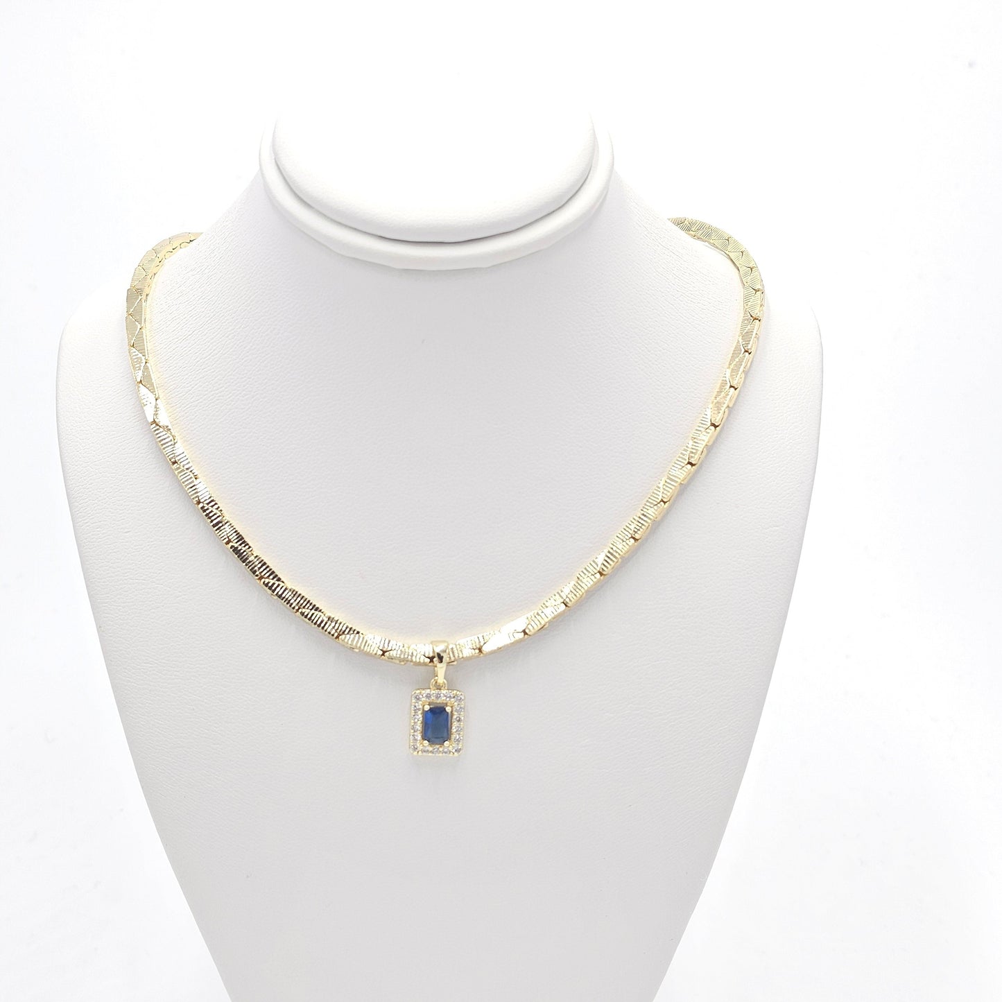 crystal pendant and choker. size 45 cm