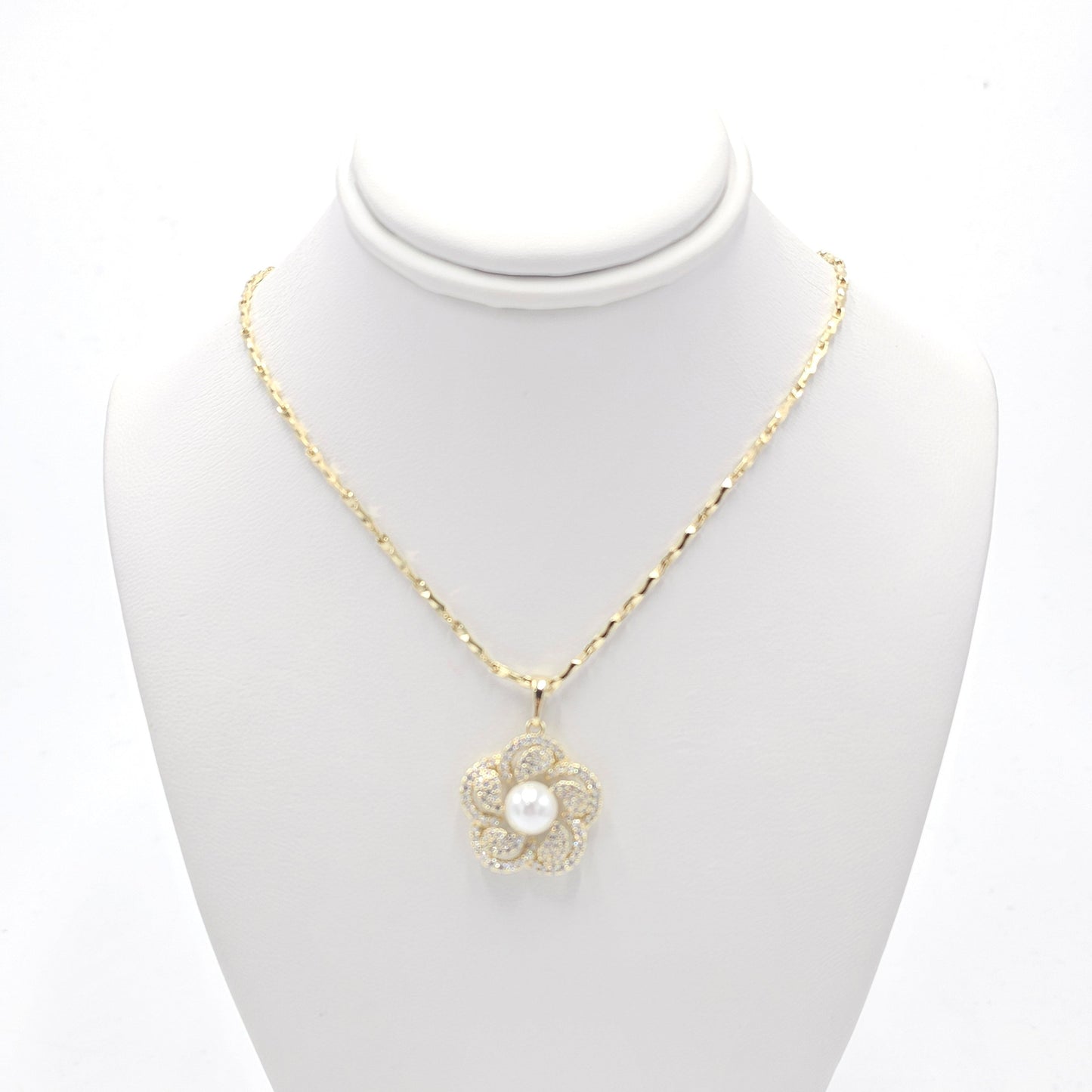 flower pendant and chain. size 45cm