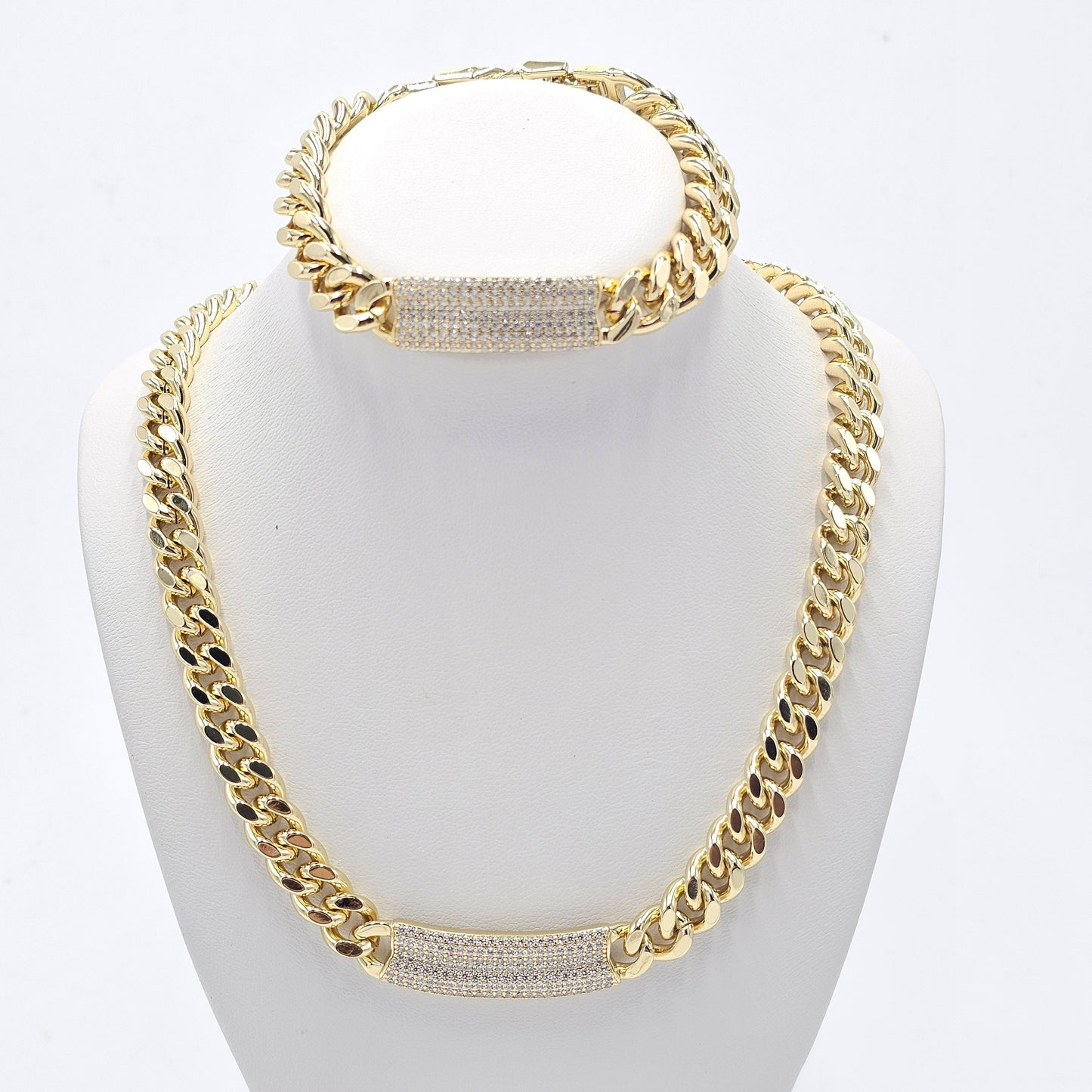 zircon set. bracelet and chain. size 50 cm