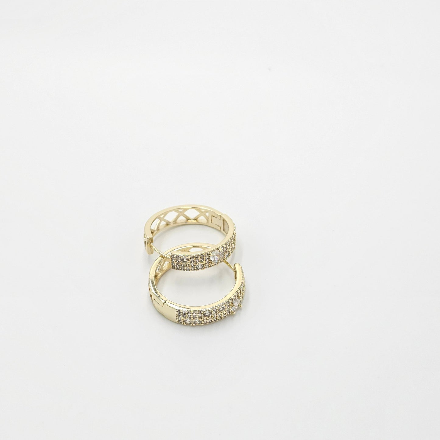 clear zircon hoops earrings. size medium