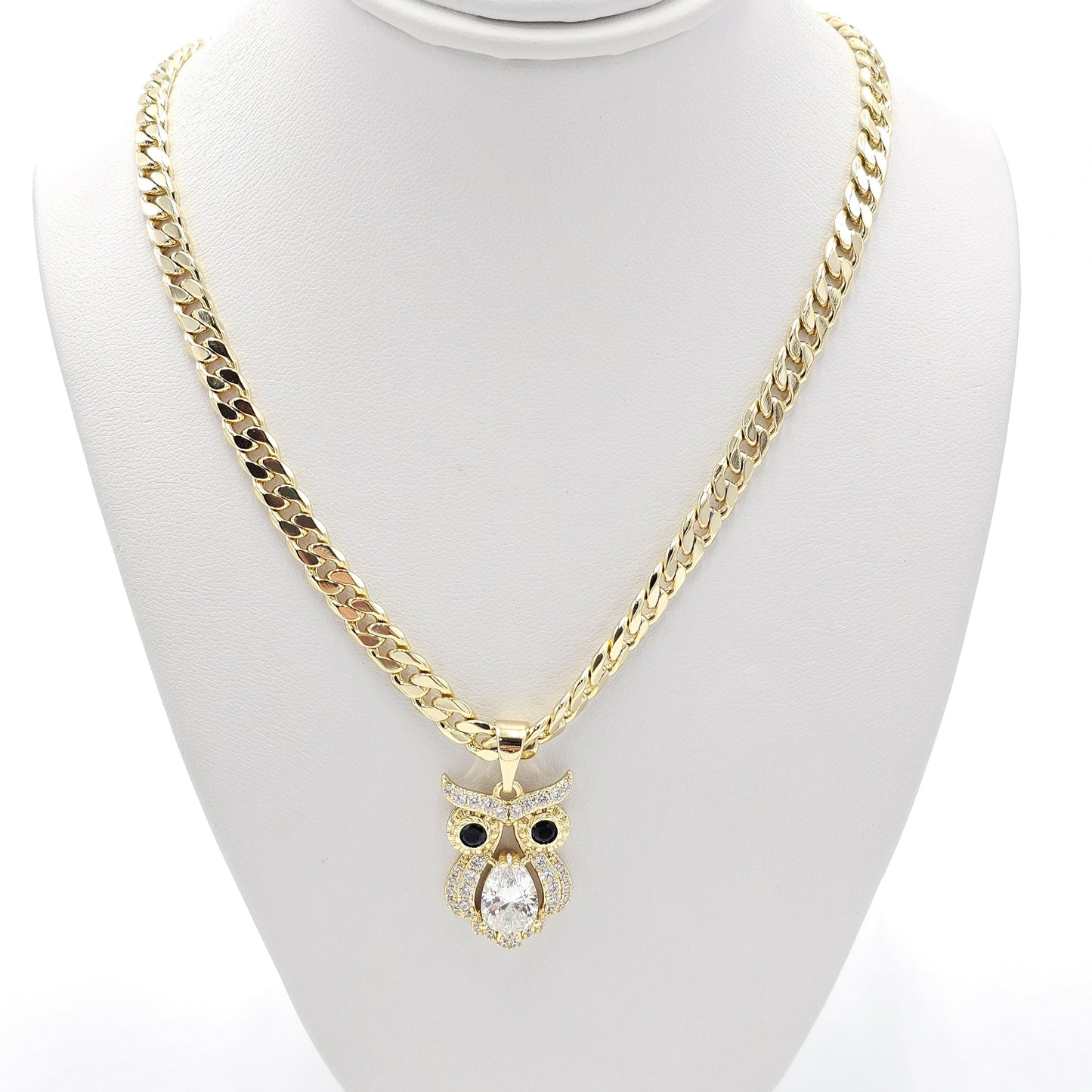 Owl pendant and chain. size 18 inches