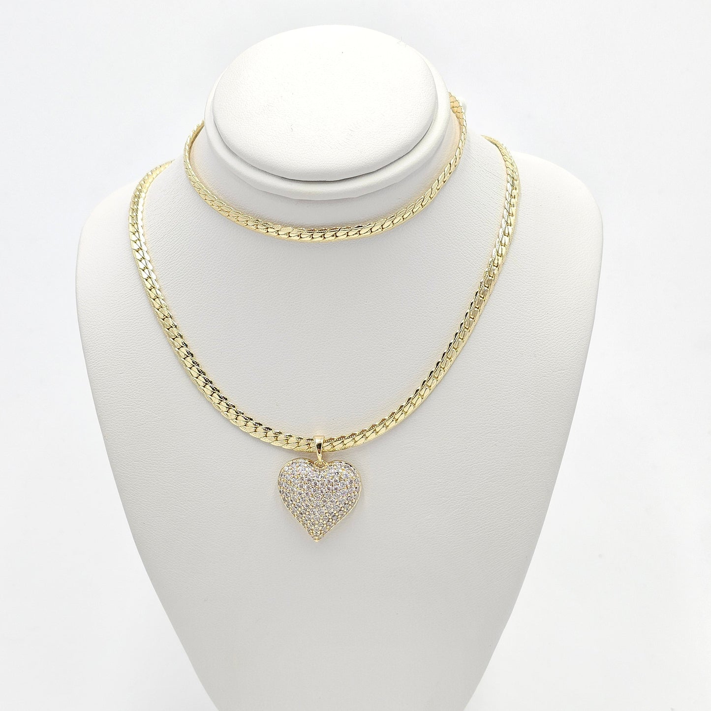 heart set. chain, pendant and bracelet. 20 inches