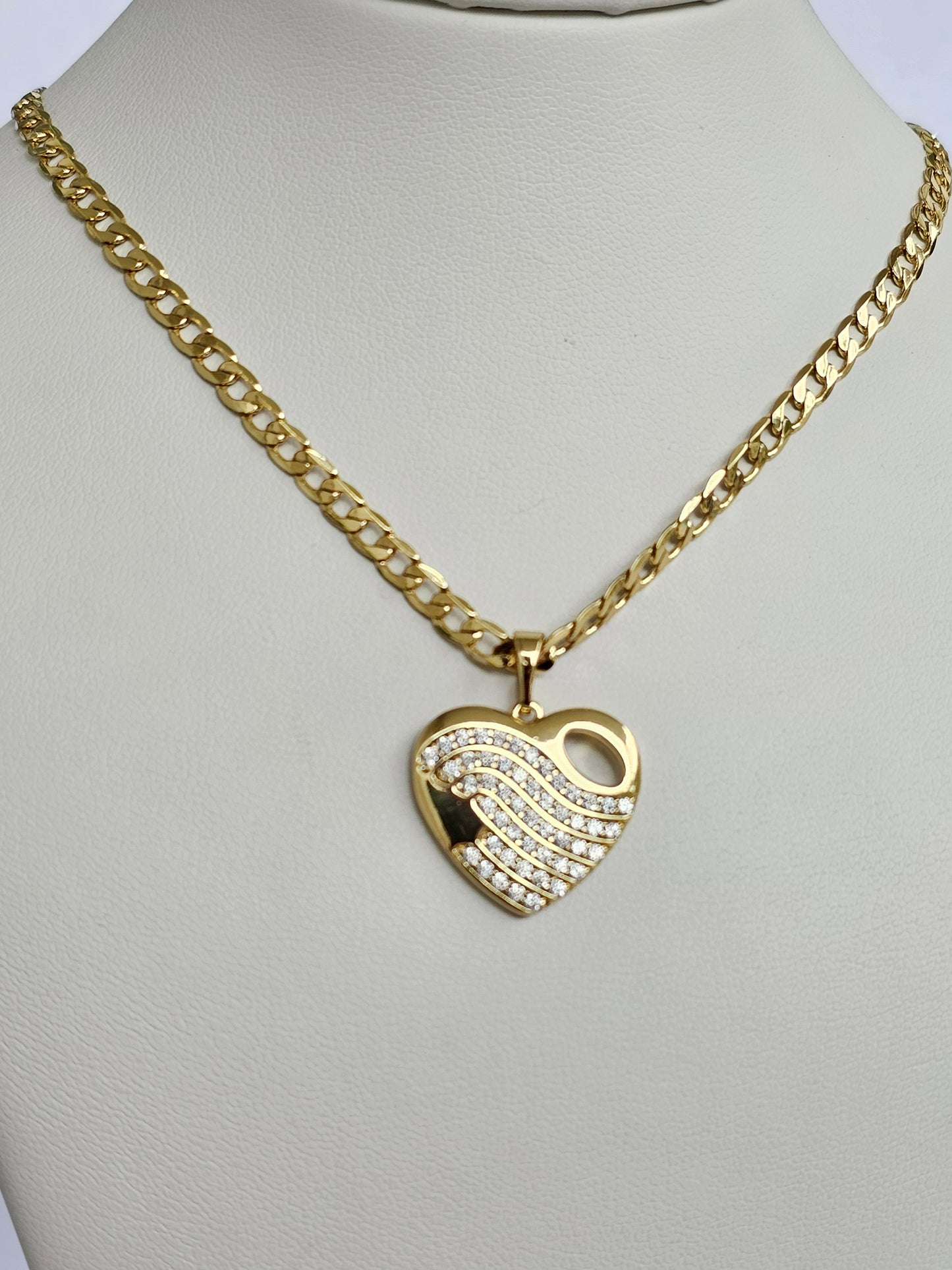 Cuban link chain and heart pendant (3mm)