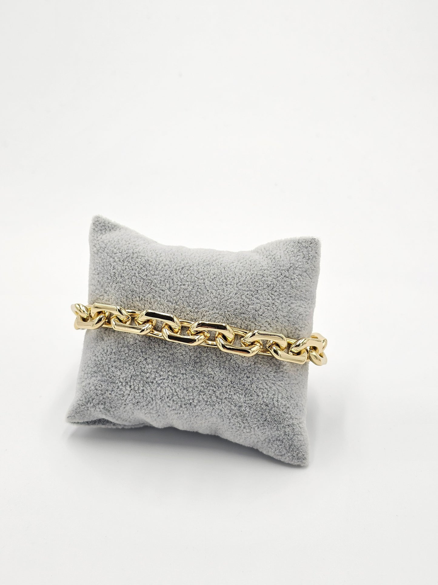 chunky bracelet. size 20 cm