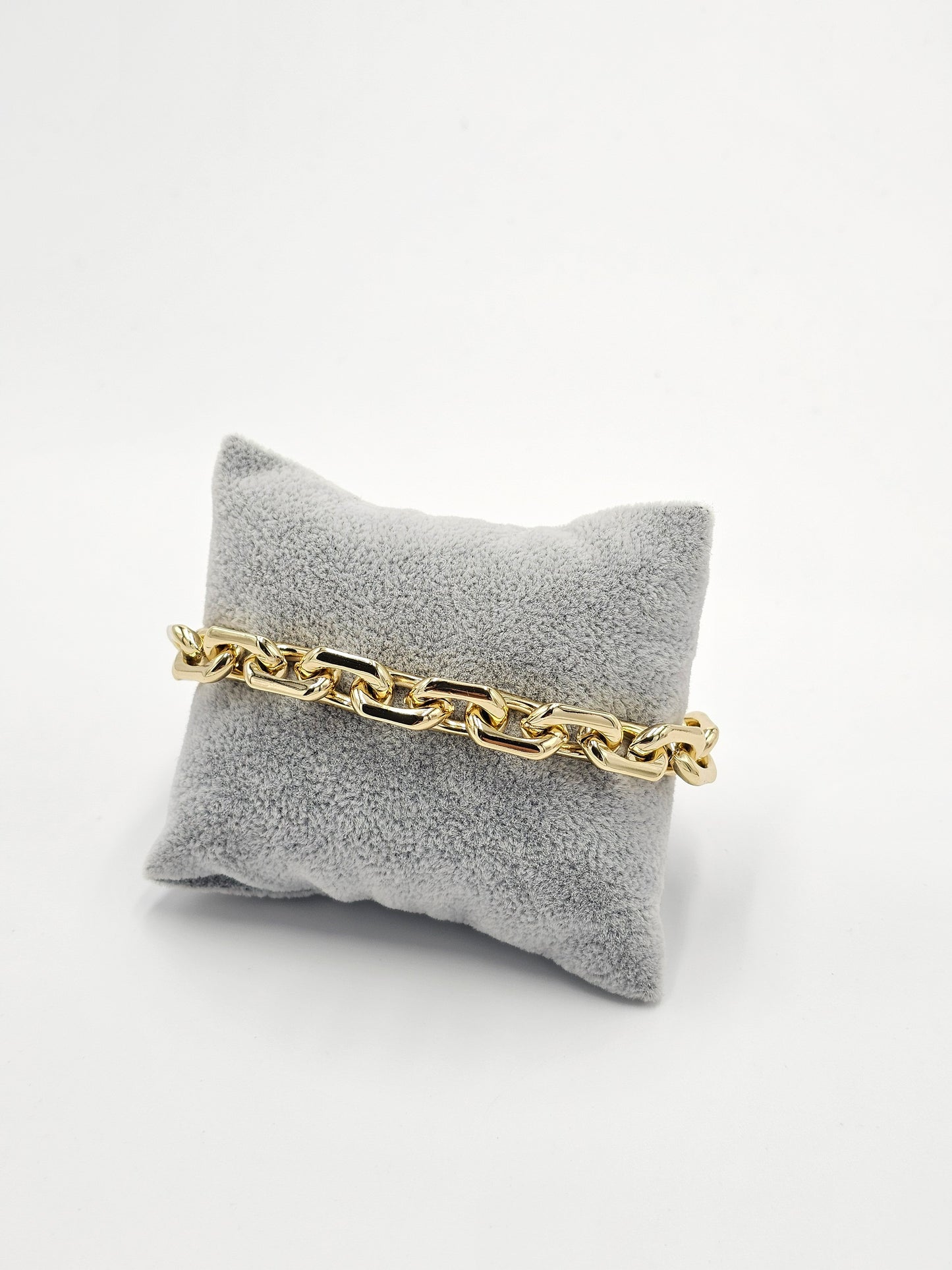 chunky bracelet. size 20 cm