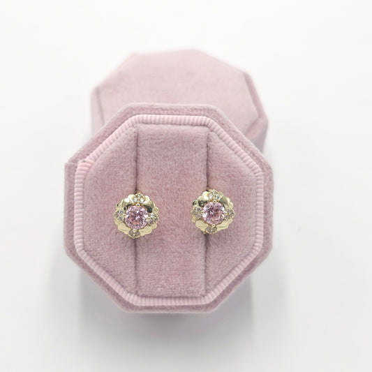 pink small earring. size small