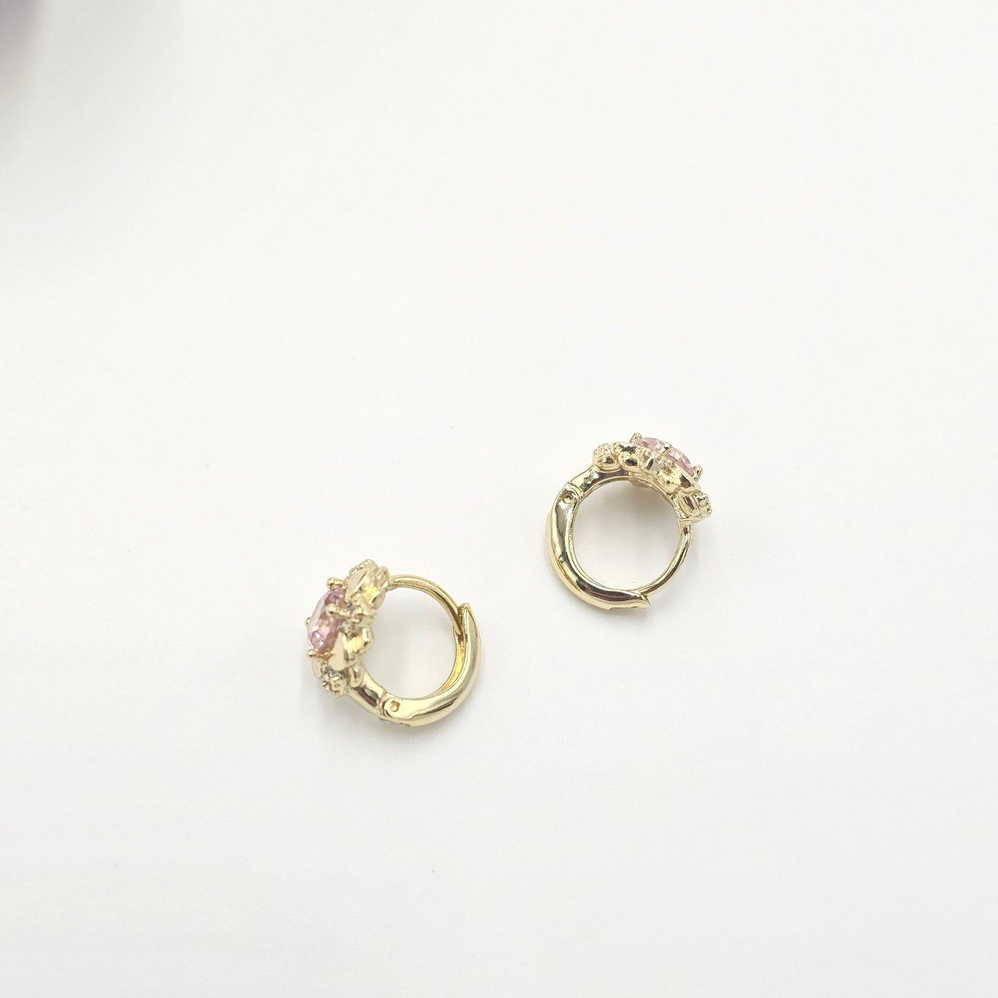 pink small earring. size small