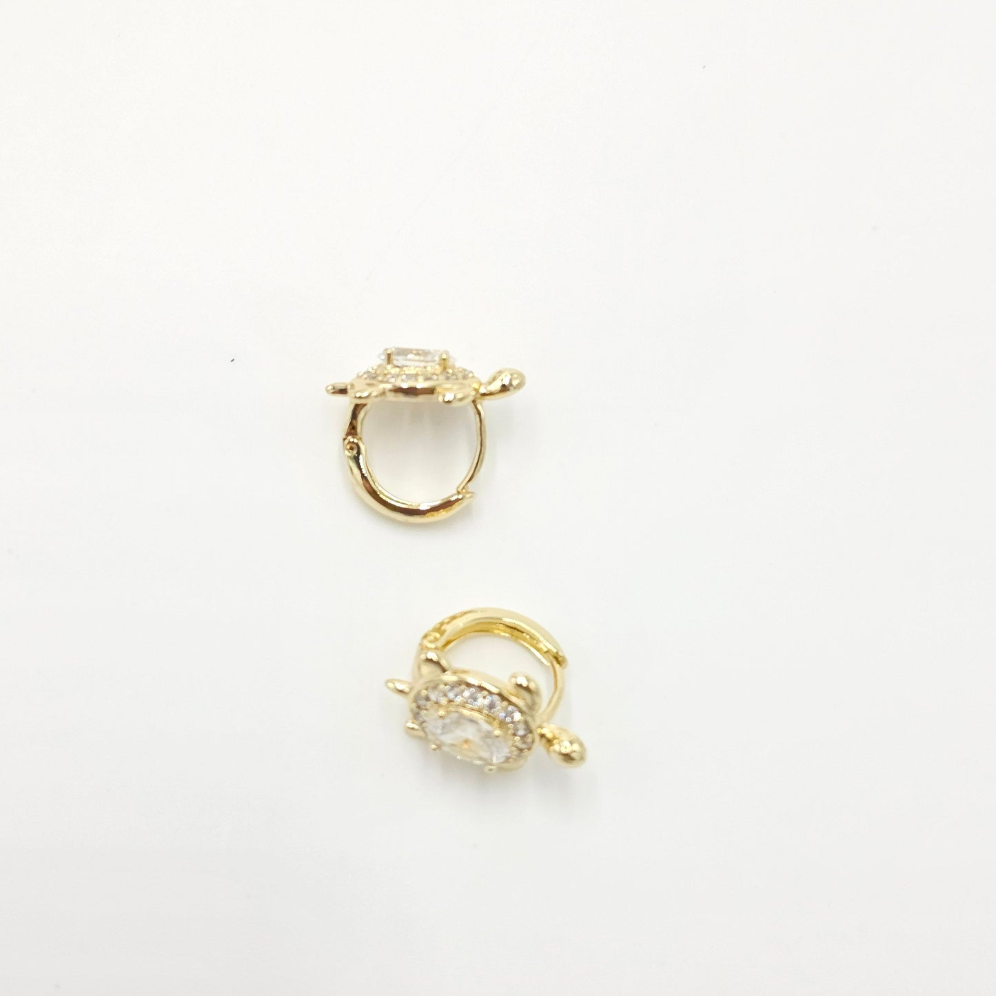 turtle earrings. size small