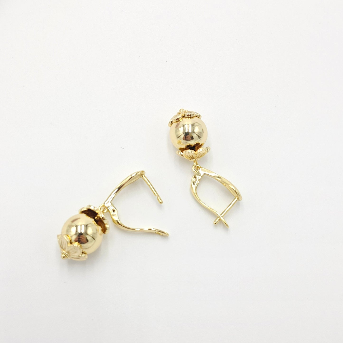 Ball earrings. size medium
