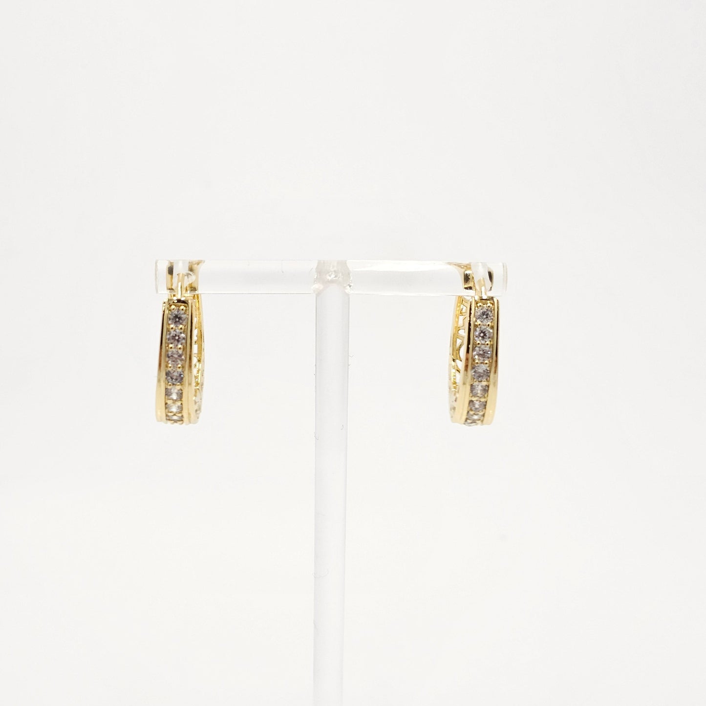 hoops earrings. size medium