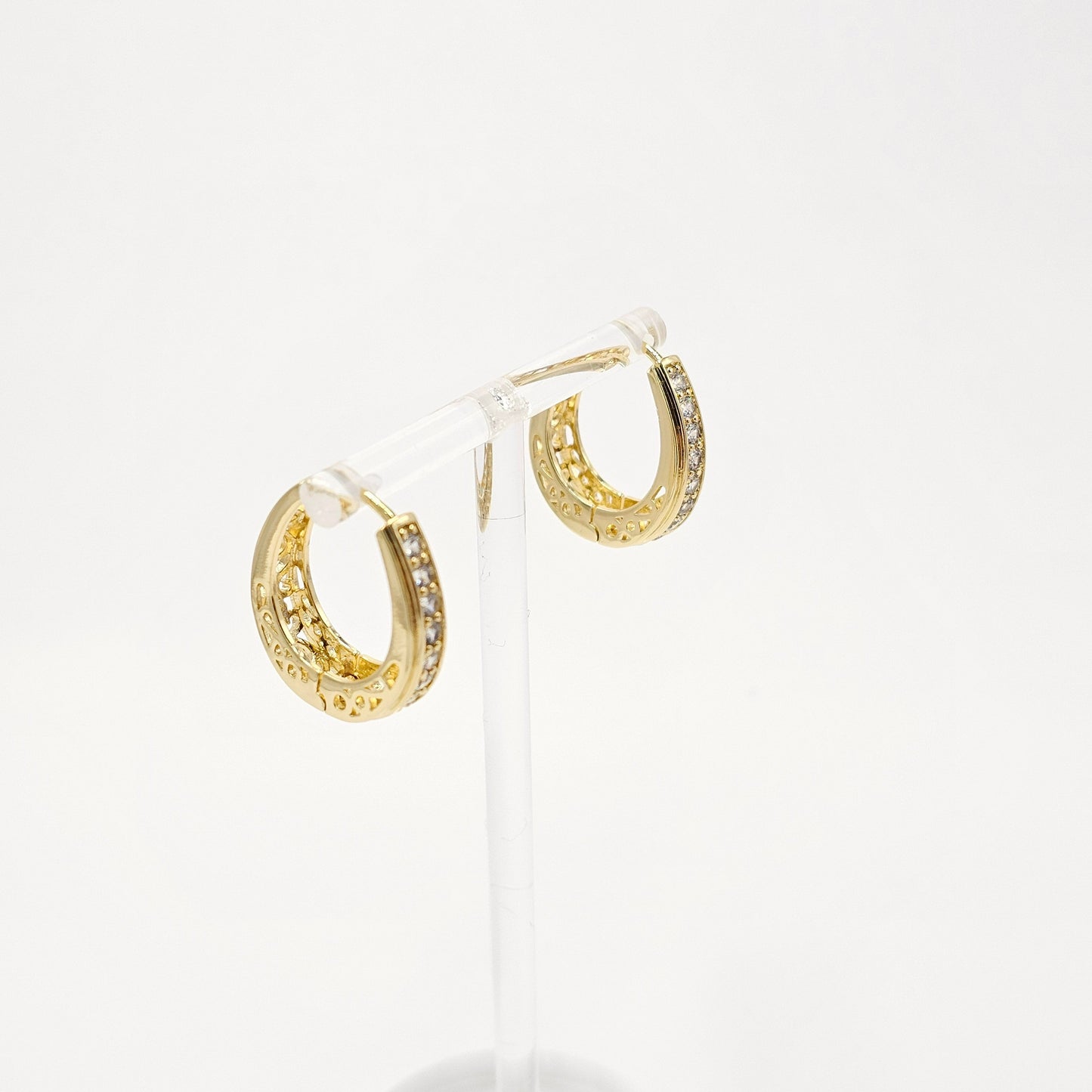 hoops earrings. size medium