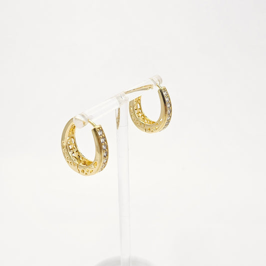 hoops earrings. size medium