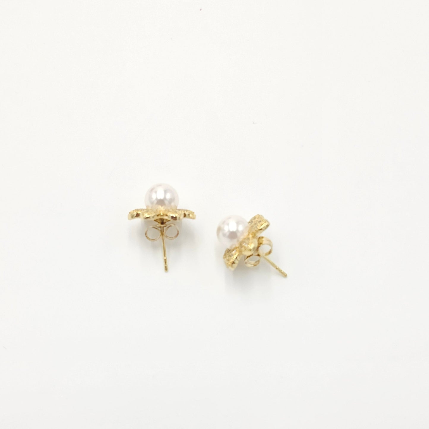 flower earrings. size small