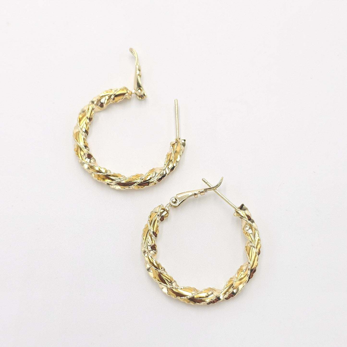 torzal golden hoops earrings. size 30mm
