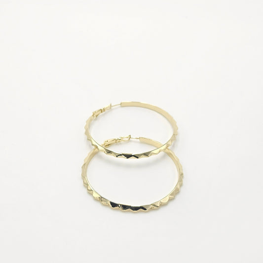golden plain hoops earrings.