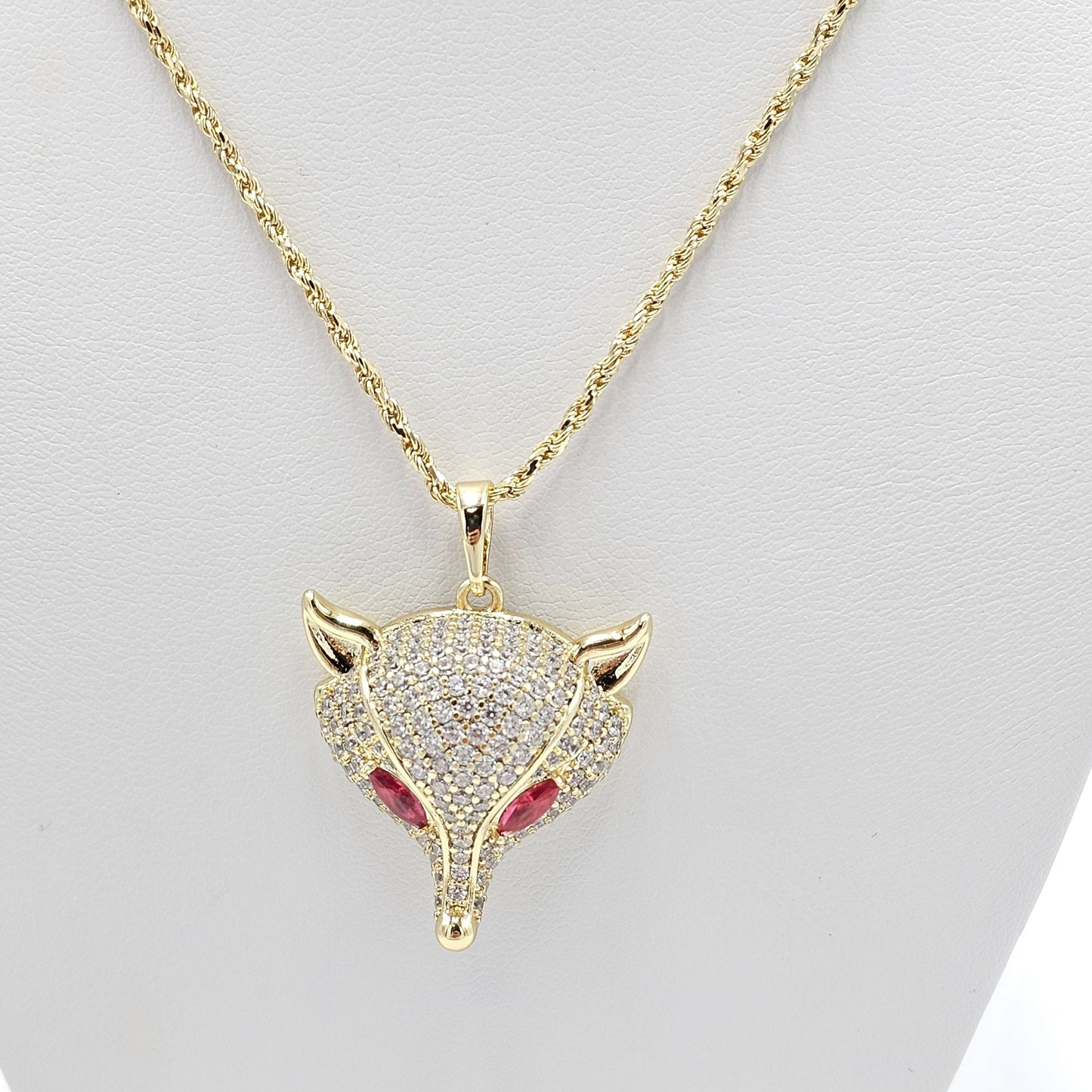 Fox pendant and chain. size 18 inches