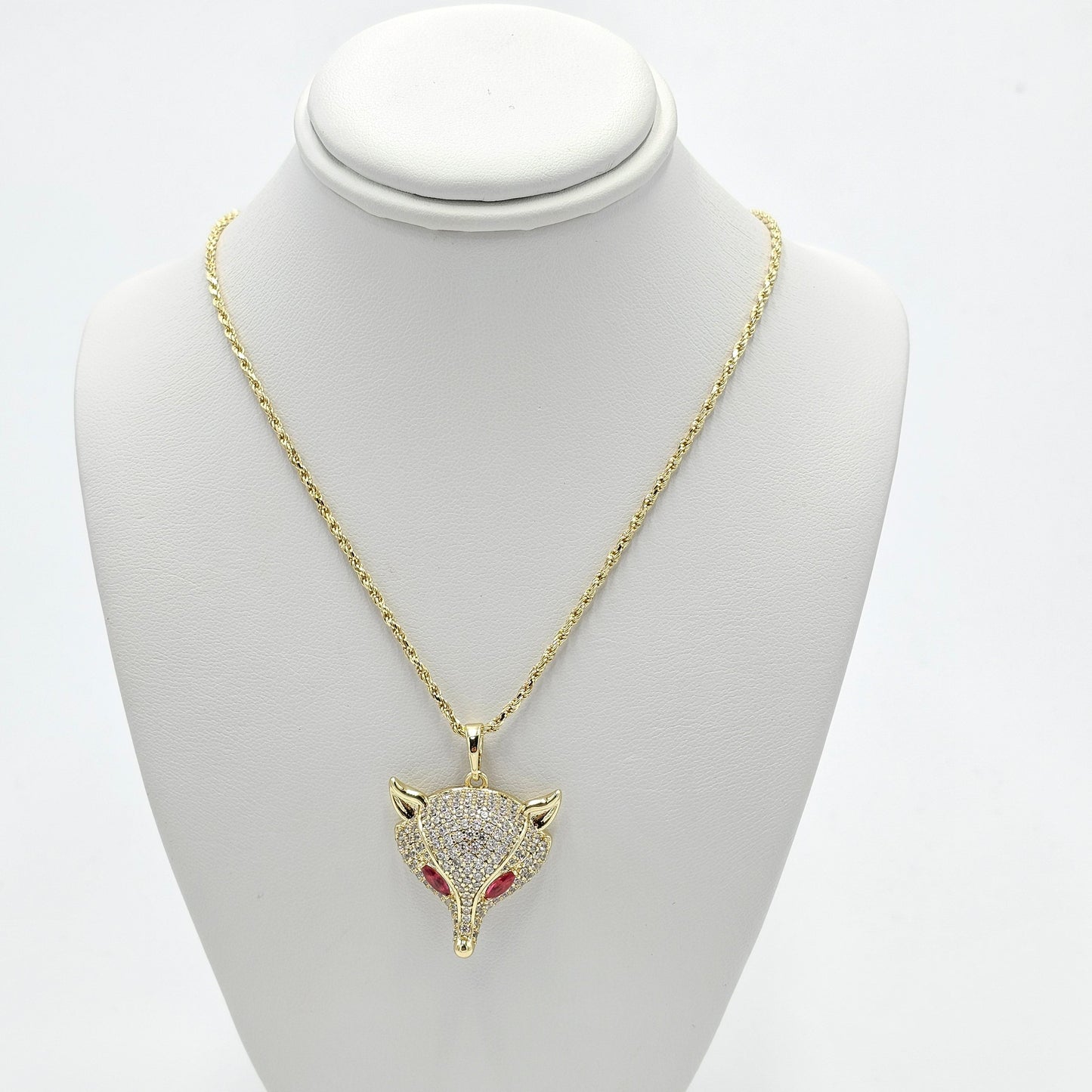 Fox pendant and chain. size 18 inches