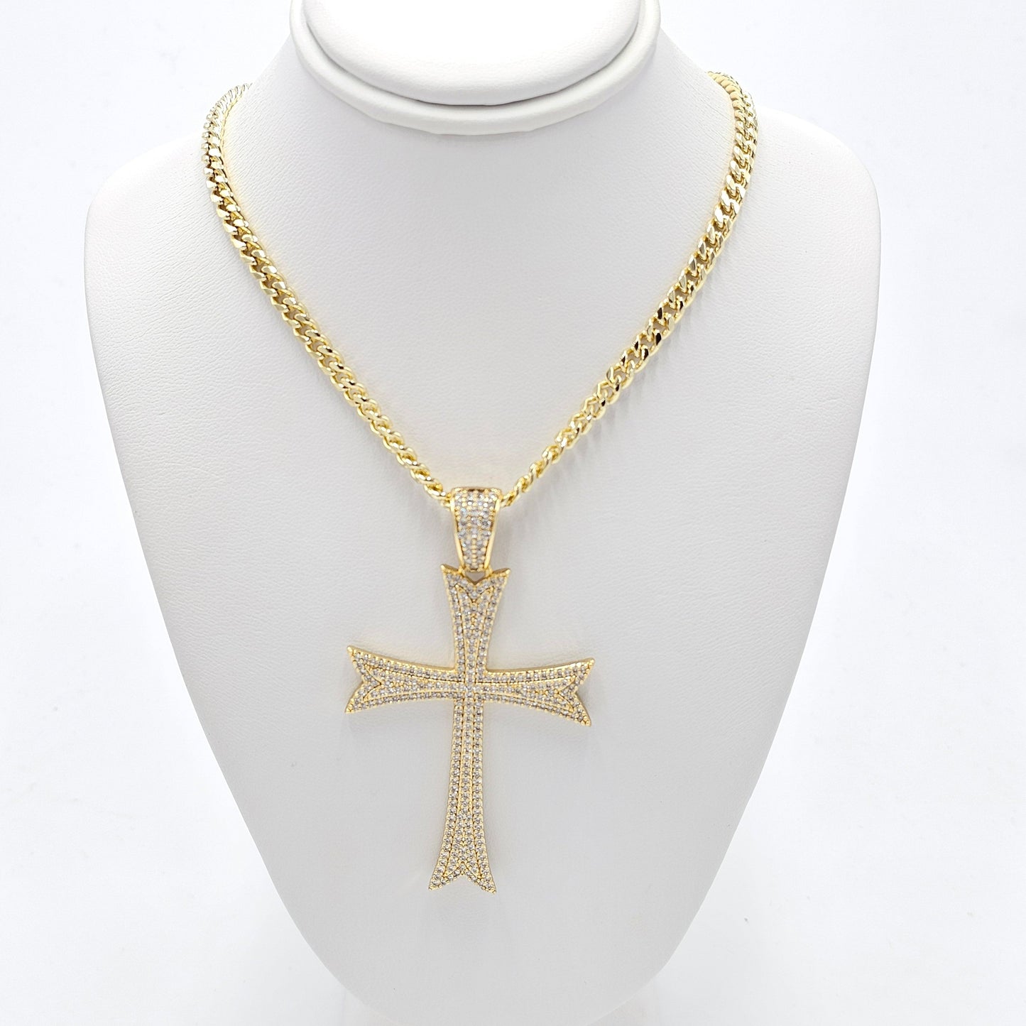 Cross pendant and chain. size 23 inches