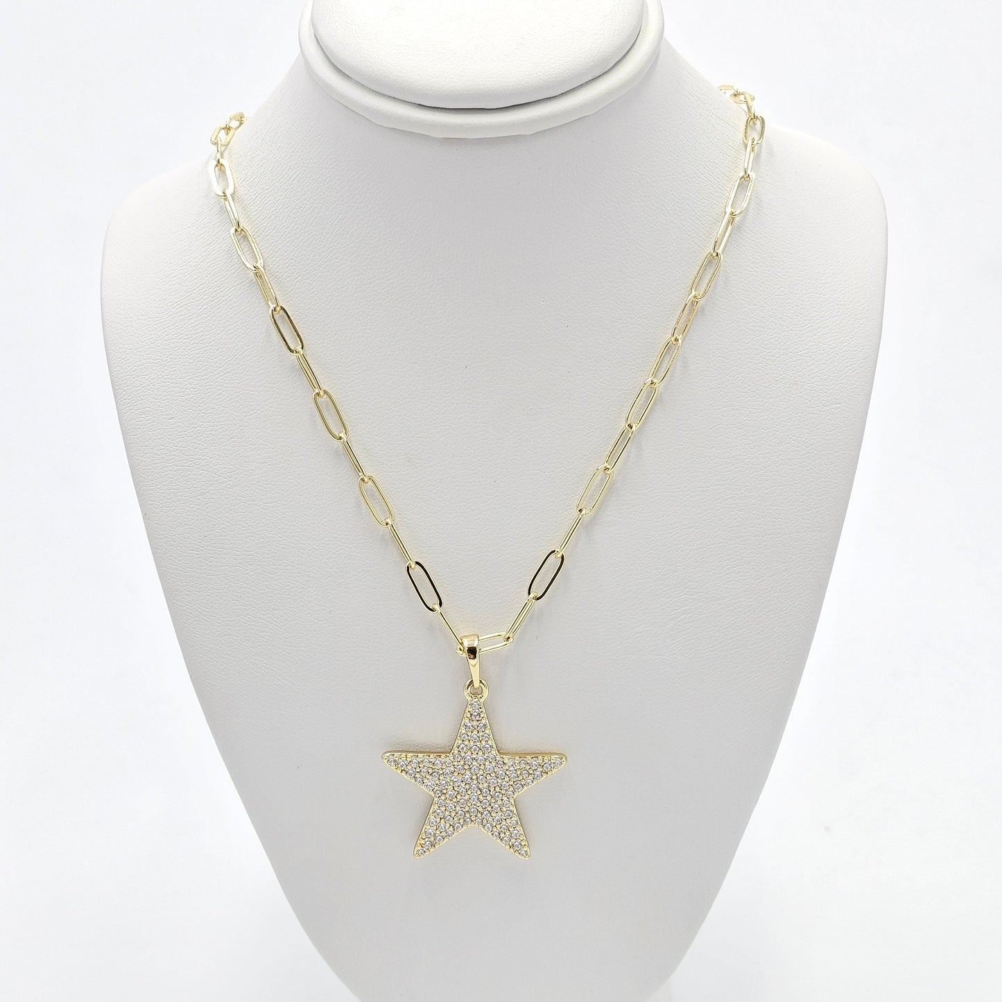 Star pendant and paperclip chain. size 23 inches