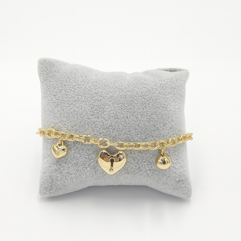 charm bracelet. size 18 cm