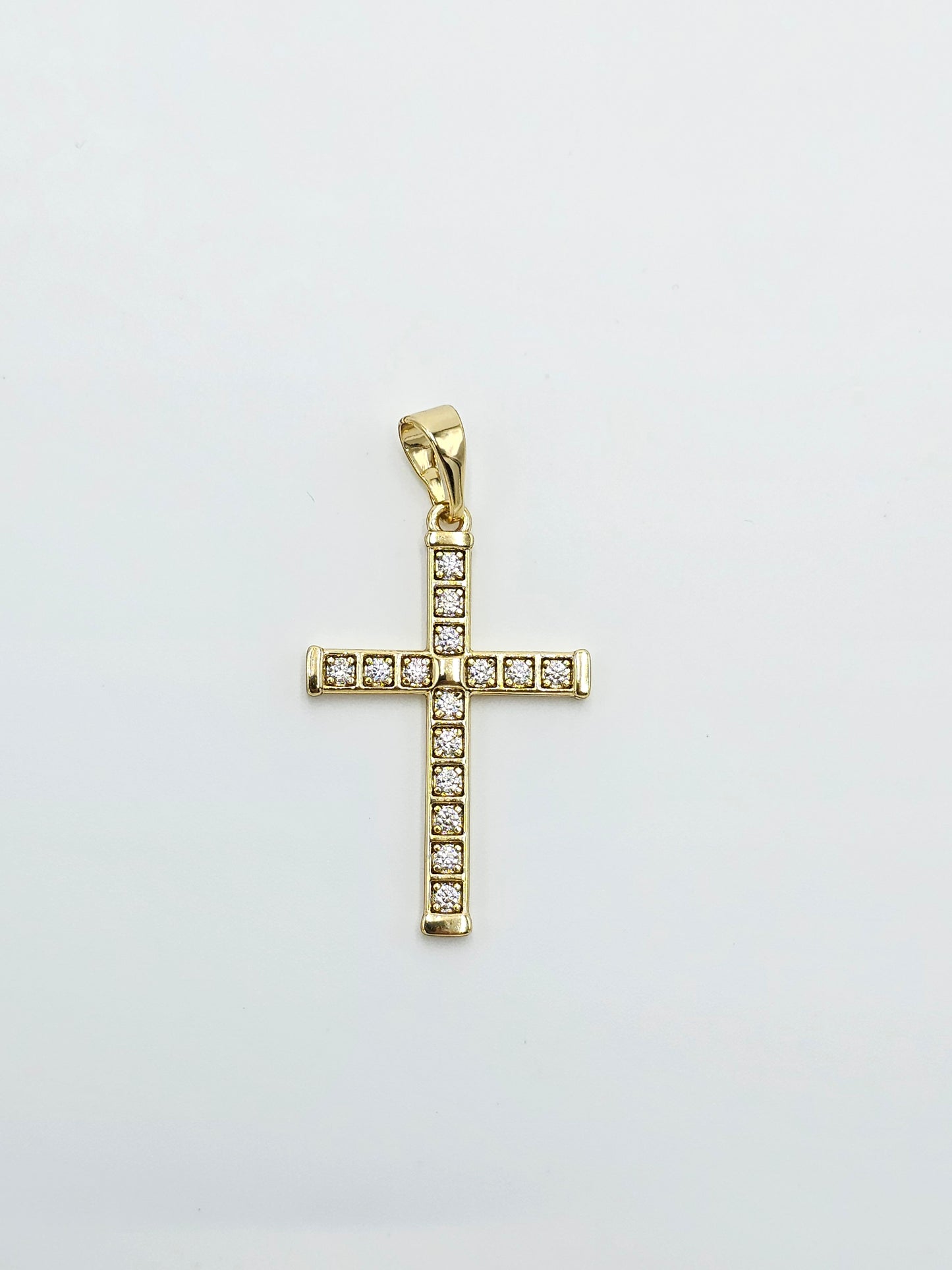 Zircon cross. 4 cm (chain not include)