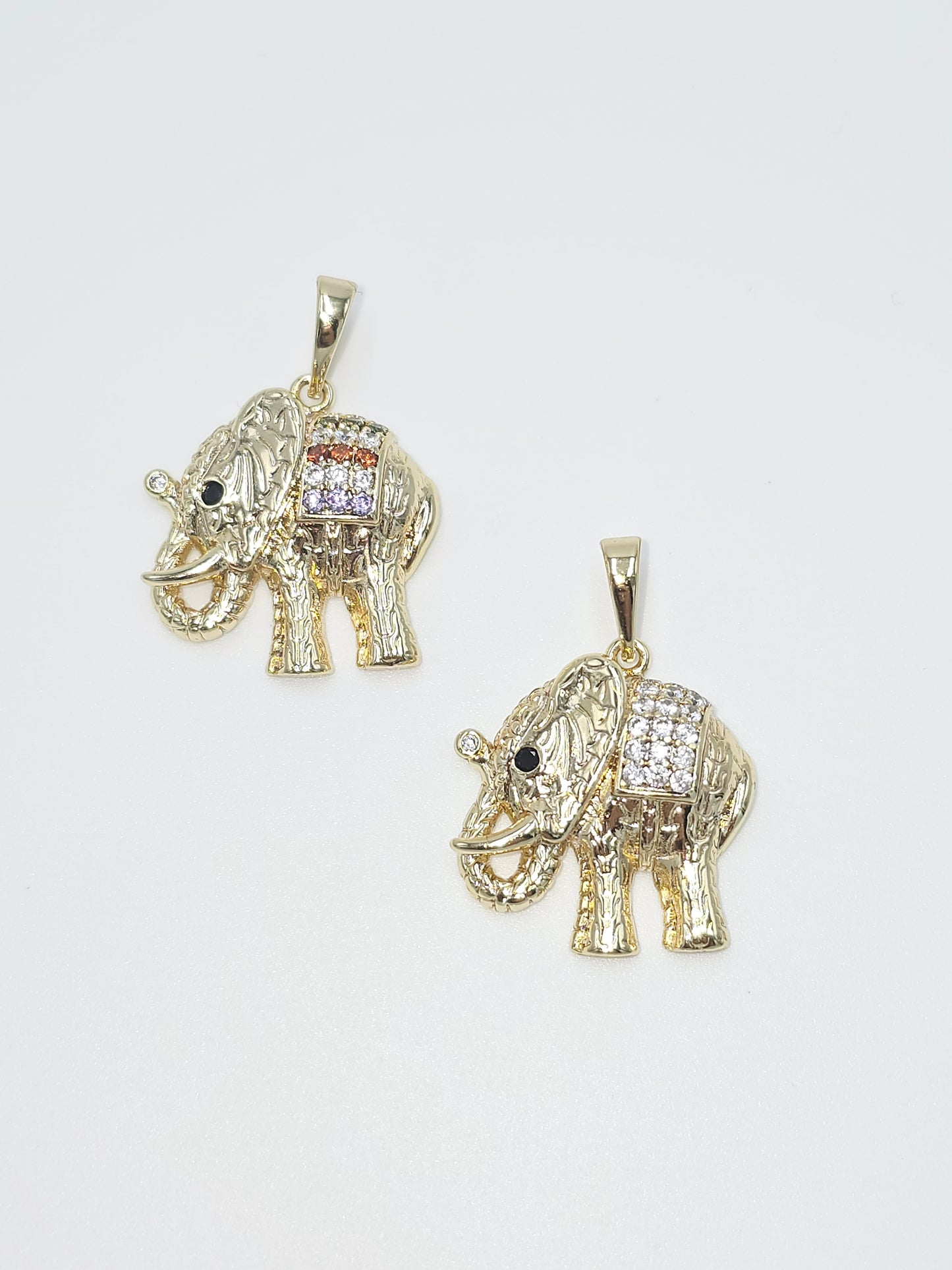 Elephant pendant. (Chain not included)