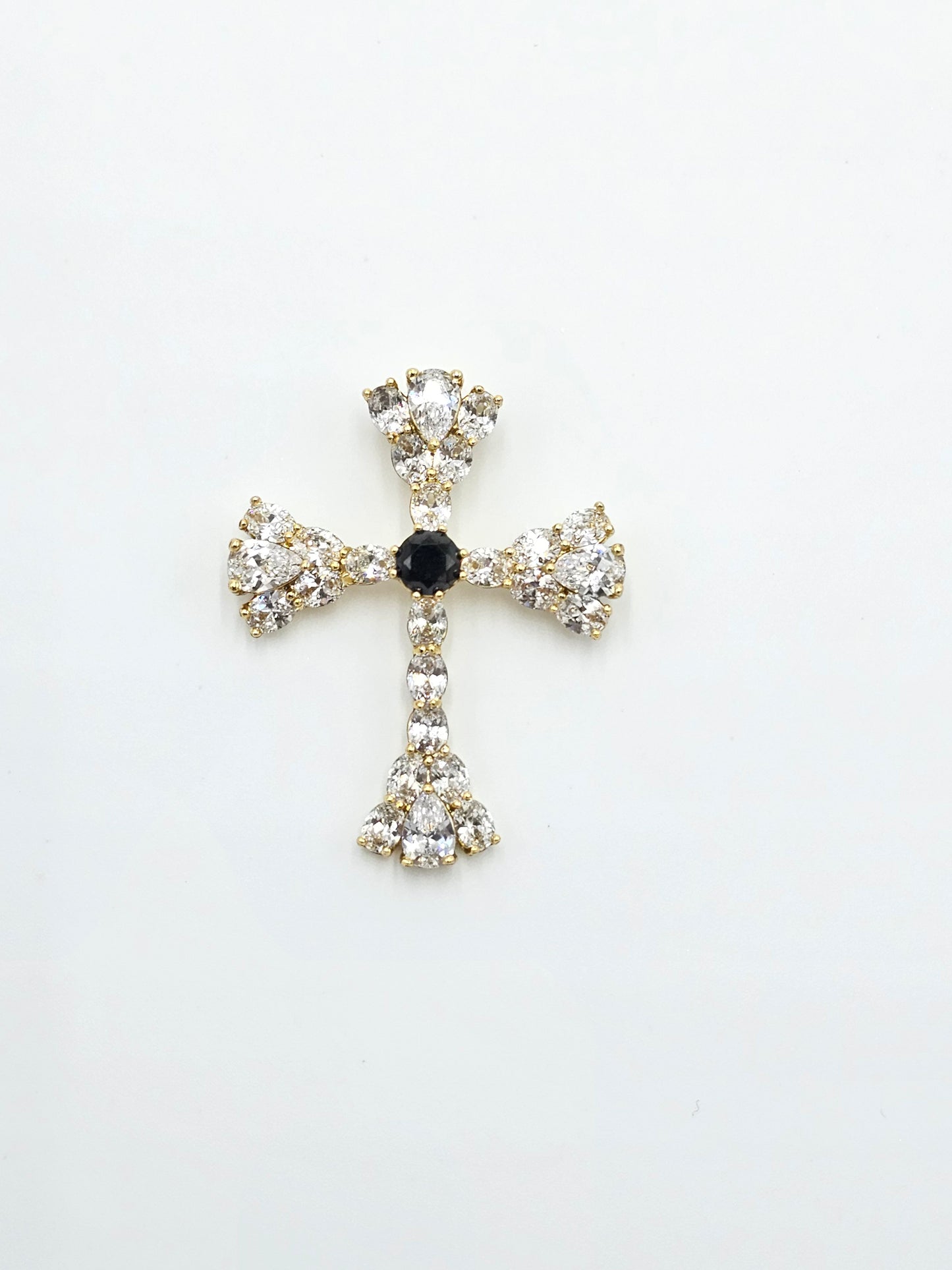 Crystal cross. 4cm (chain not include)