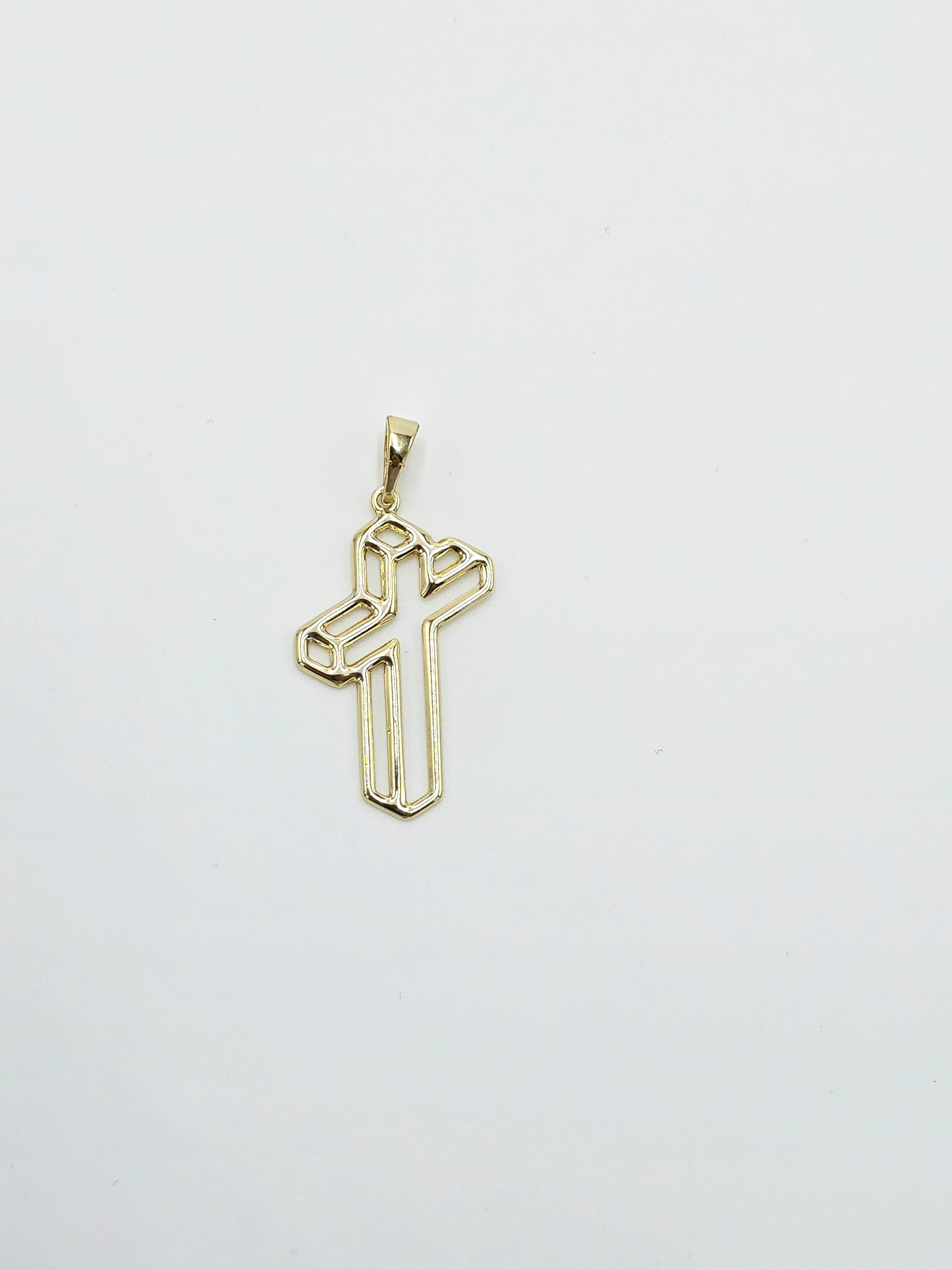 3D cross. 3 cm (chain not included)