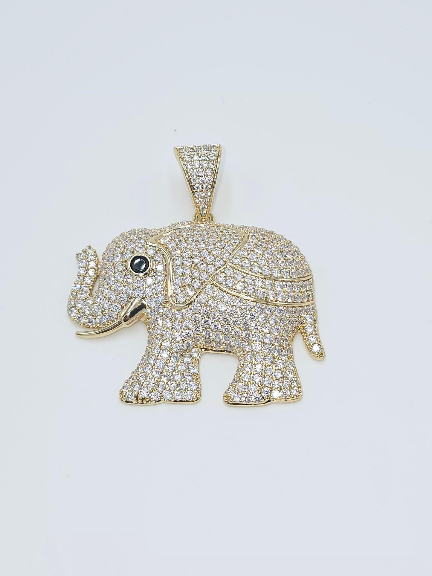 Fully zircon elephant. ( Chain not included)