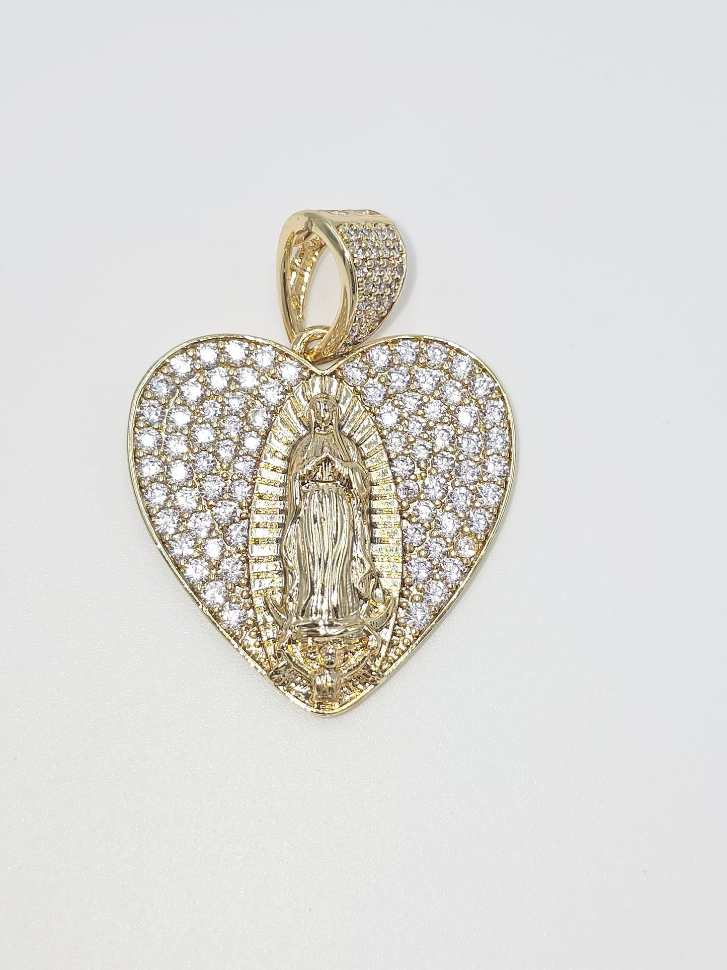 Heart and virgen. (Chain not included)